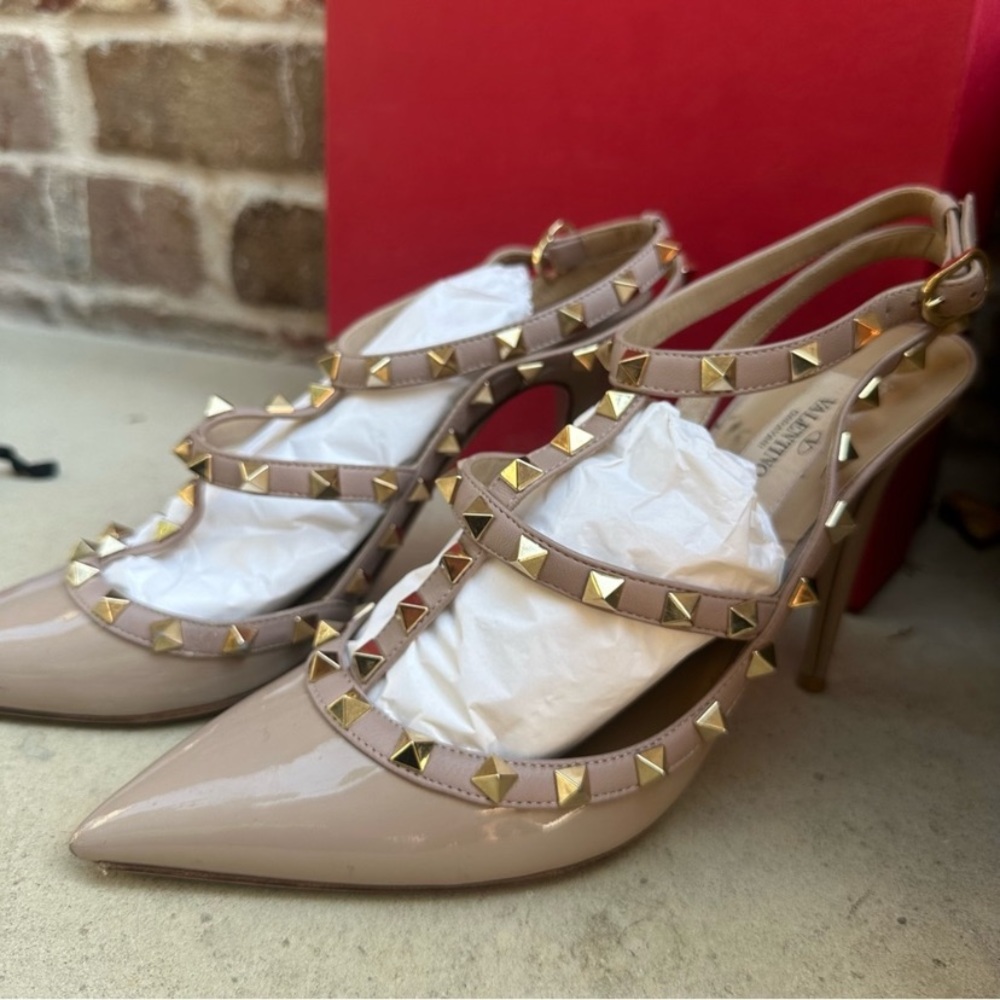 Valentino | 39 Authentic nude patent rock stud heels